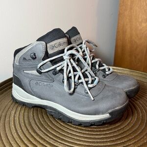 Women’s Columbia Newton Ridge Plus Hiking Boots Size 8.5